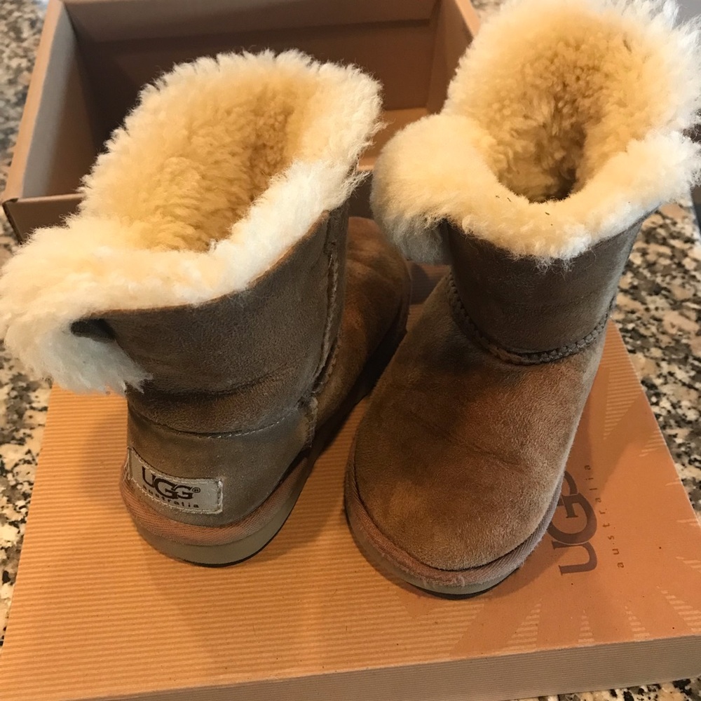 Girls BAILEY Button uggs